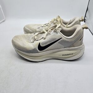 Nike Vomero 18 Size 7 B4